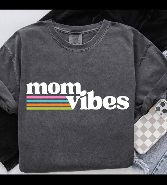 Mom Vibes Graphic T-Shirt (pepper)